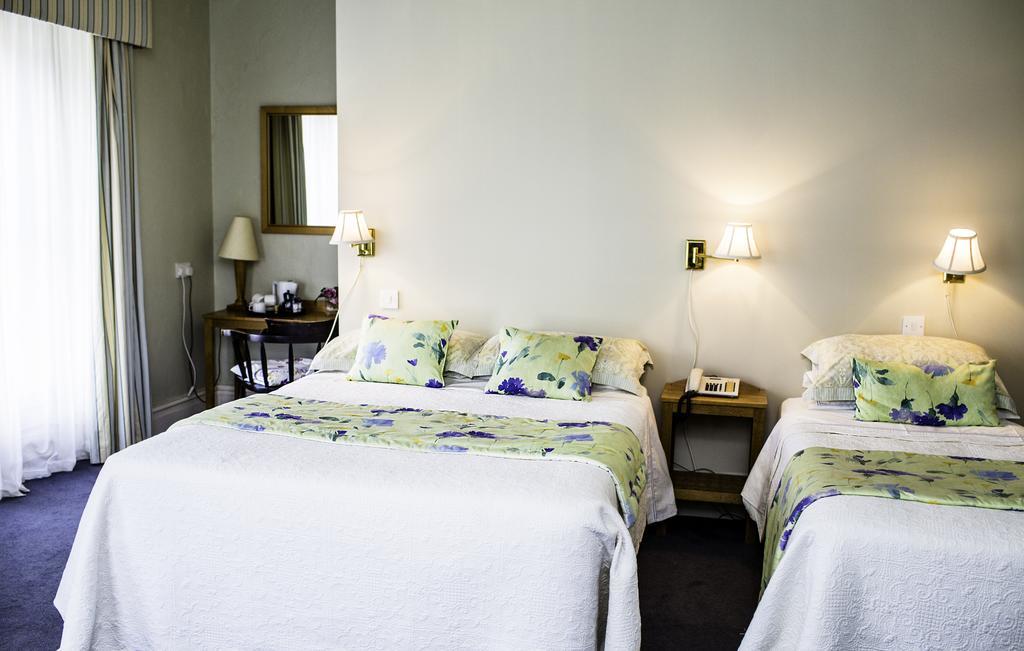 Byrnes Wine Dine Stay Ennistimon Habitación foto